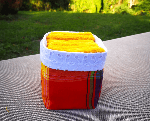 Panière Madras et 10 lingettes jaunes